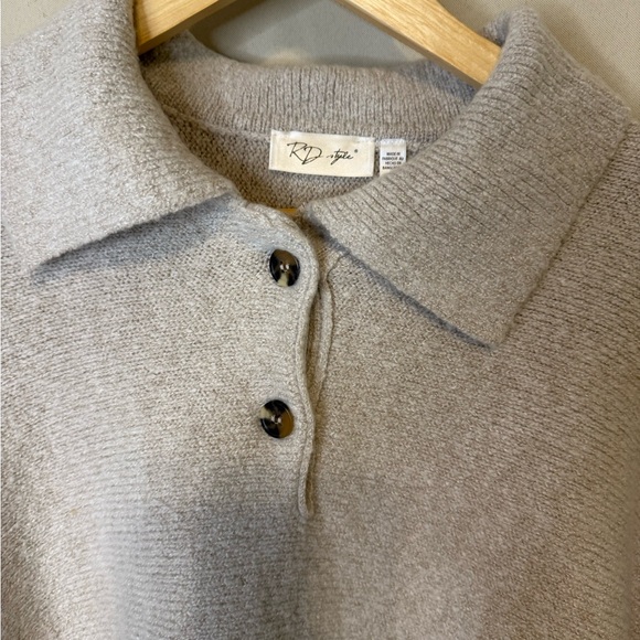 RD Style Heather Gray Buttoned Poncho - Picture 3 of 6